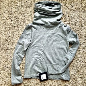 Norma Kamali turtle neck sz M NWT